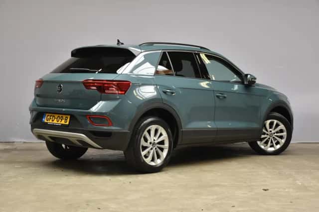 Volkswagen T-Roc (2023) thumbnail 5