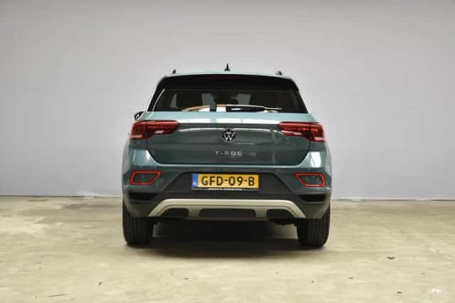 Volkswagen T-Roc (2023) thumbnail 6