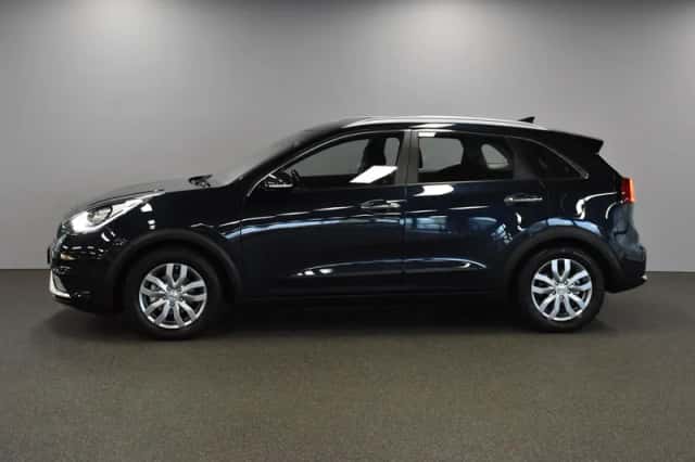 Kia Niro (2016) thumbnail 2