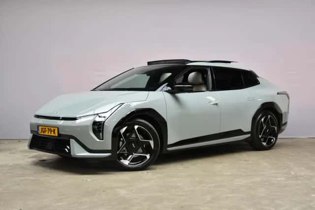 Kia EV4 (2025) thumbnail 1