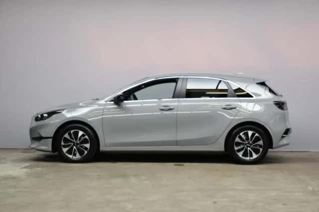 Kia Ceed (2025) thumbnail 2