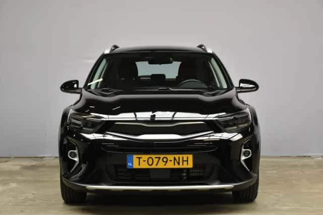 Kia Stonic (2023) thumbnail 2