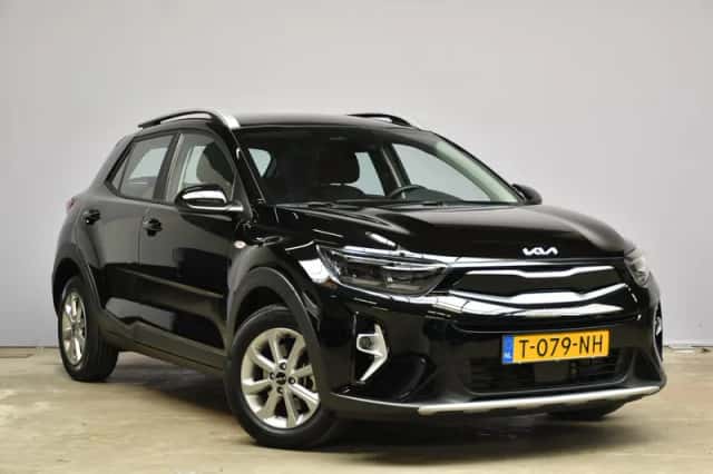 Kia Stonic (2023) thumbnail 3
