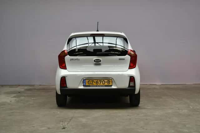 Kia Picanto (2016) thumbnail 6