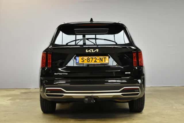 Kia Sorento (2023) thumbnail 6