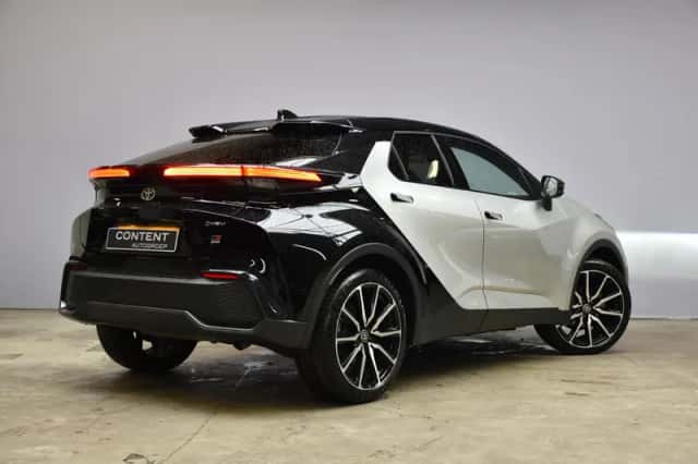 Toyota C-HR (2023) thumbnail 5