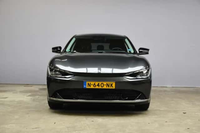 Kia EV6 (2021) thumbnail 2