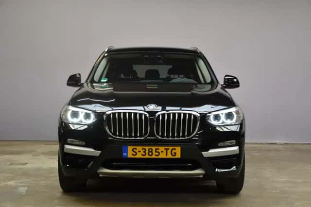 BMW X3 (2018) thumbnail 2