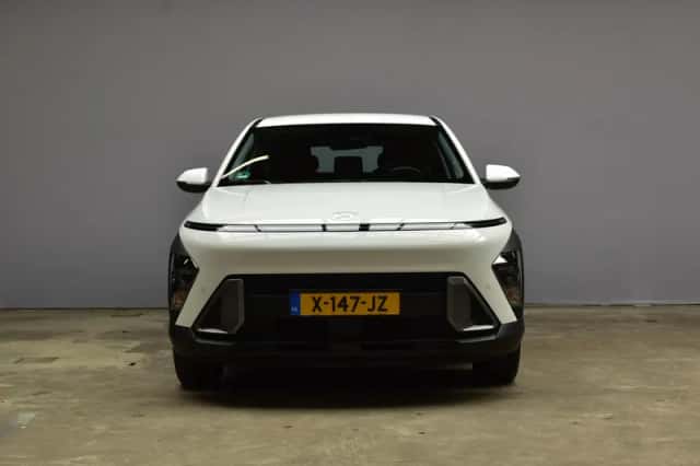 Hyundai Kona (2024) thumbnail 2
