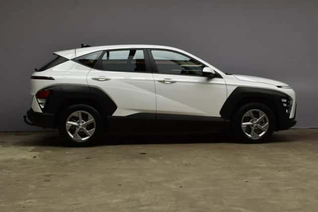 Hyundai Kona (2024) thumbnail 4