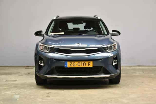 Kia Stonic (2019) thumbnail 2