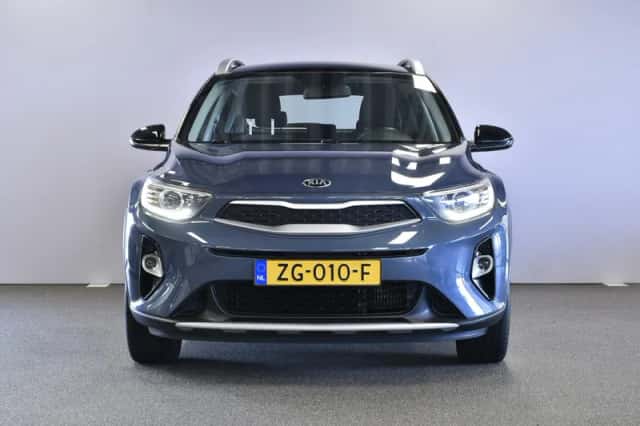 Kia Stonic (2019) thumbnail 2