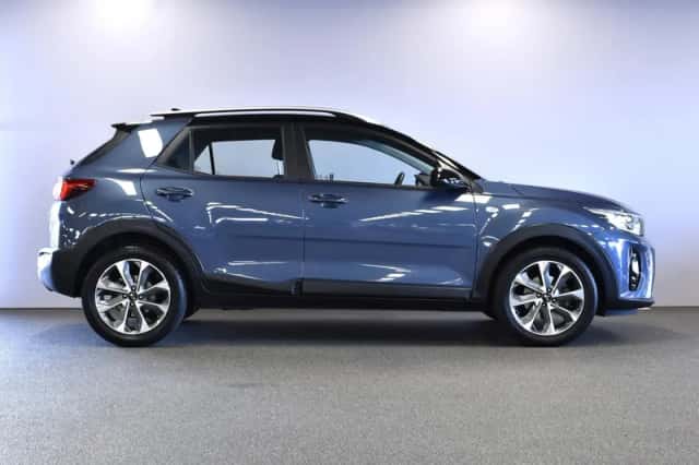 Kia Stonic (2019) thumbnail 4
