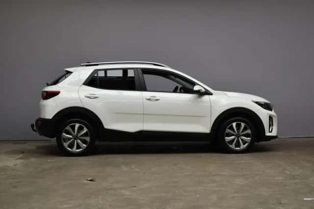 Kia Stonic (2024) thumbnail 4