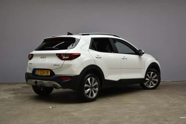 Kia Stonic (2024) thumbnail 5