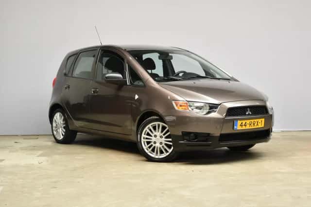 Mitsubishi Colt (2011) thumbnail 3