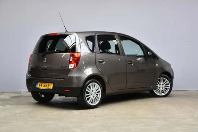 Mitsubishi Colt (2011) thumbnail 5