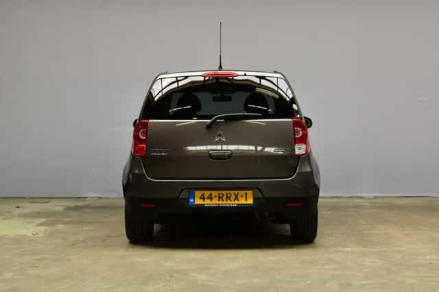 Mitsubishi Colt (2011) thumbnail 6