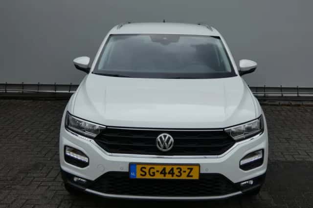 Volkswagen T-Roc (2018) thumbnail 2