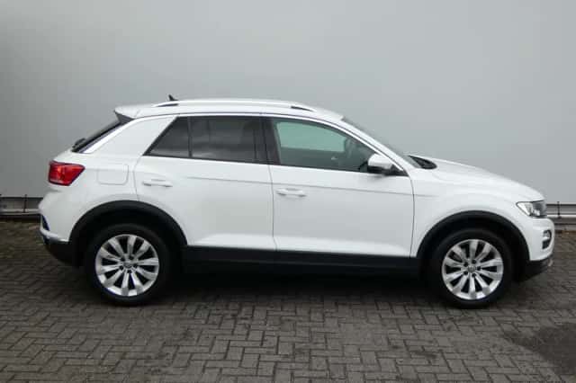 Volkswagen T-Roc (2018) thumbnail 4