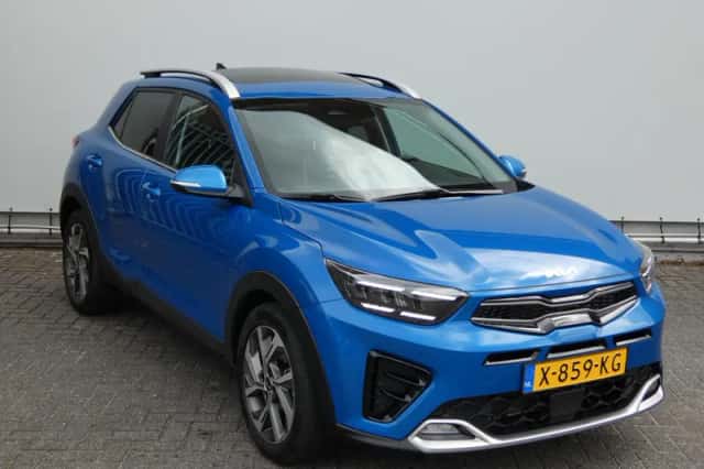 Kia Stonic (2023) thumbnail 3