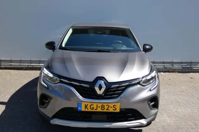 Renault Captur (2024) thumbnail 2