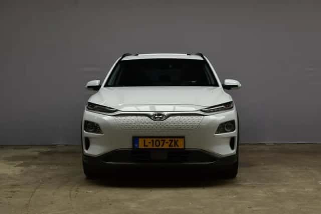 Hyundai Kona (2021) thumbnail 2