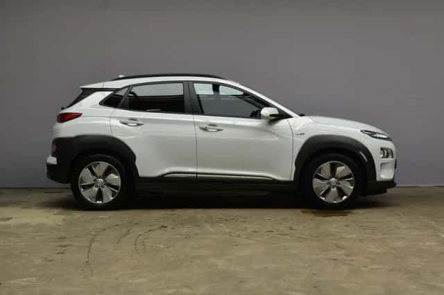 Hyundai Kona (2021) thumbnail 4