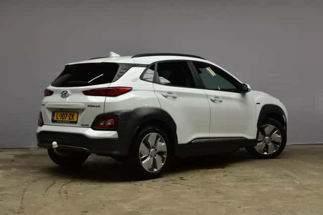 Hyundai Kona (2021) thumbnail 5