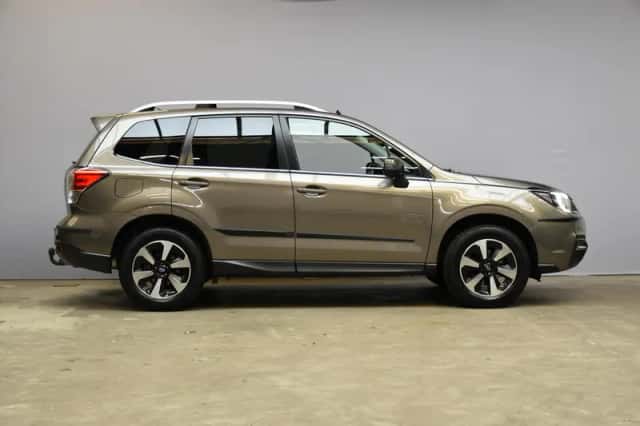Subaru Forester (2016) thumbnail 4