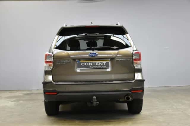 Subaru Forester (2016) thumbnail 6