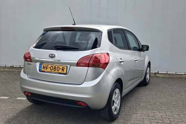 Kia Venga (2016) thumbnail 4