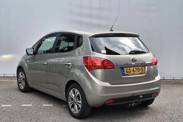 Kia Venga (2015) thumbnail 3