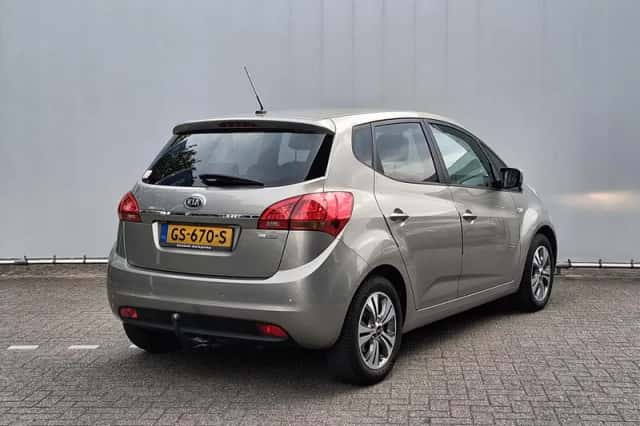 Kia Venga (2015) thumbnail 5