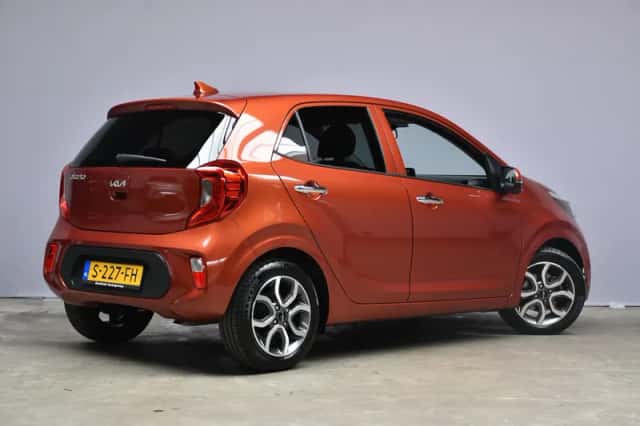 Kia Picanto (2023) thumbnail 5