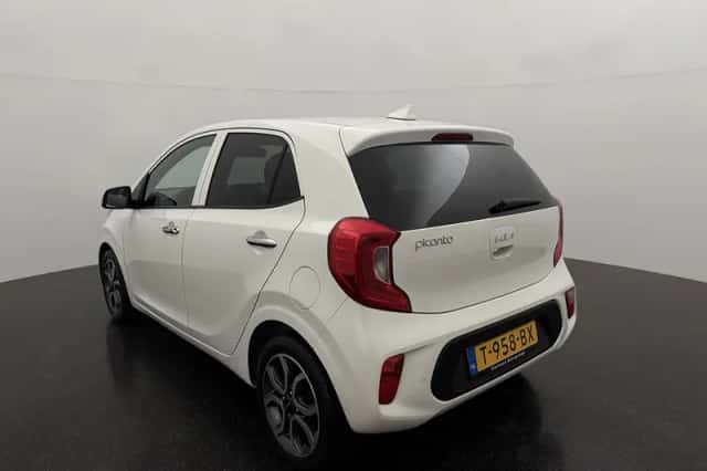 Kia Picanto (2023) thumbnail 3