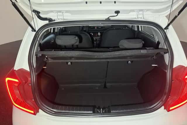 Kia Picanto (2023) thumbnail 5