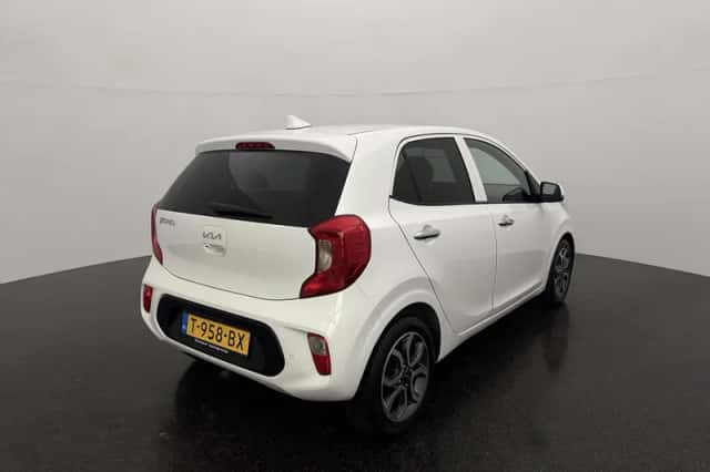 Kia Picanto (2023) thumbnail 6