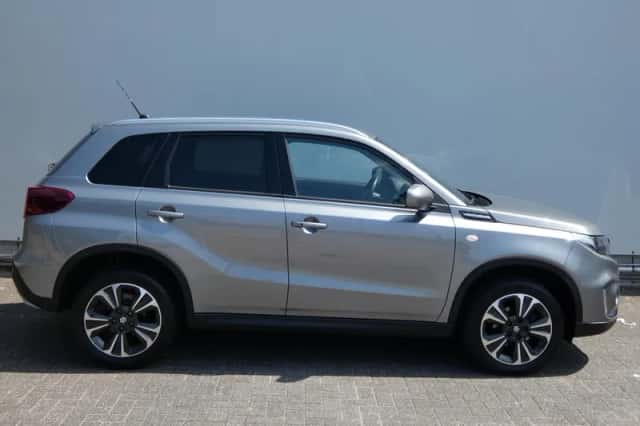 Suzuki Vitara (2022) thumbnail 4