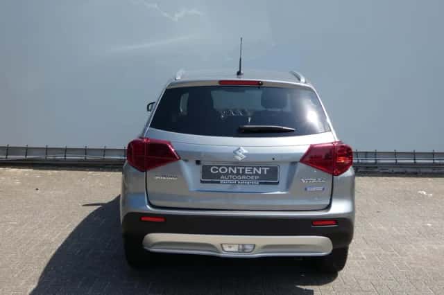 Suzuki Vitara (2022) thumbnail 6