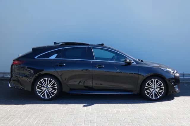 Kia Proceed (2023) thumbnail 4