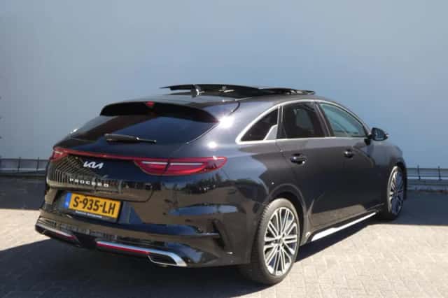 Kia Proceed (2023) thumbnail 5