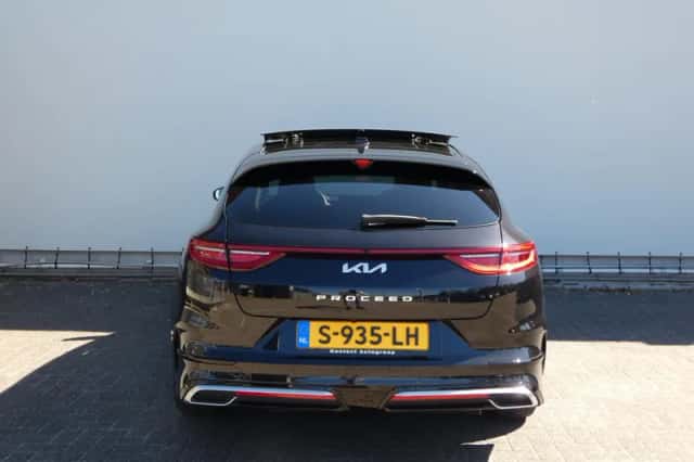 Kia Proceed (2023) thumbnail 6