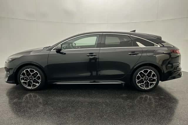 Kia Proceed (2022) thumbnail 3