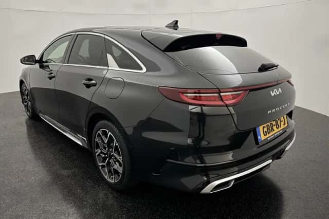 Kia Proceed (2022) thumbnail 4