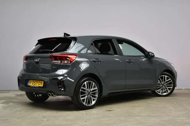 Kia Rio (2022) thumbnail 5