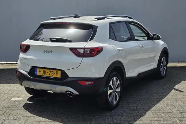 Kia Stonic (2025) thumbnail 4