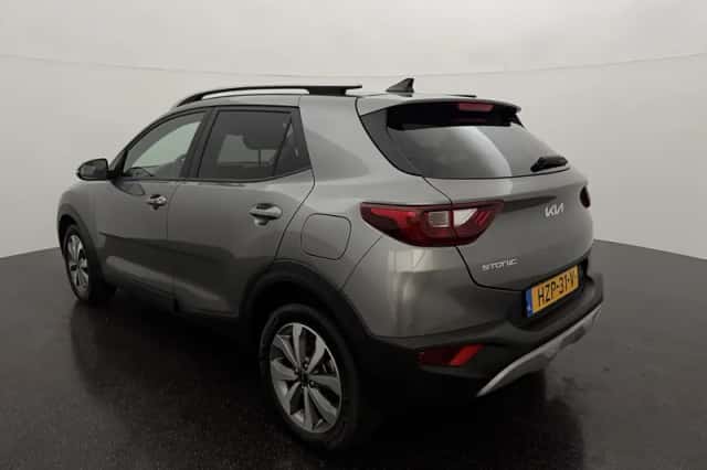 Kia Stonic (2025) thumbnail 4