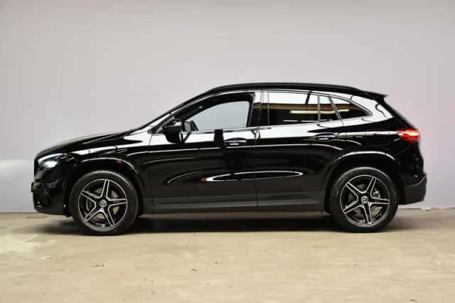 Mercedes-Benz GLA (2025) thumbnail 2