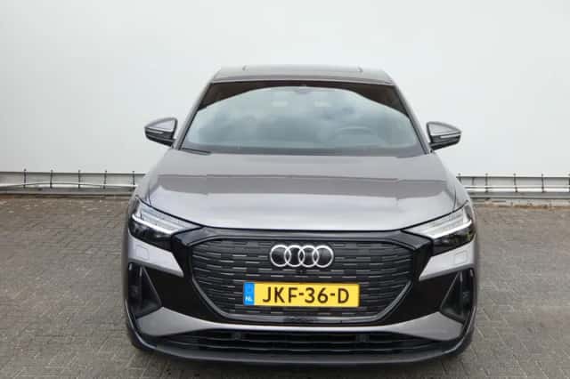 Audi Q4 (2023) thumbnail 2